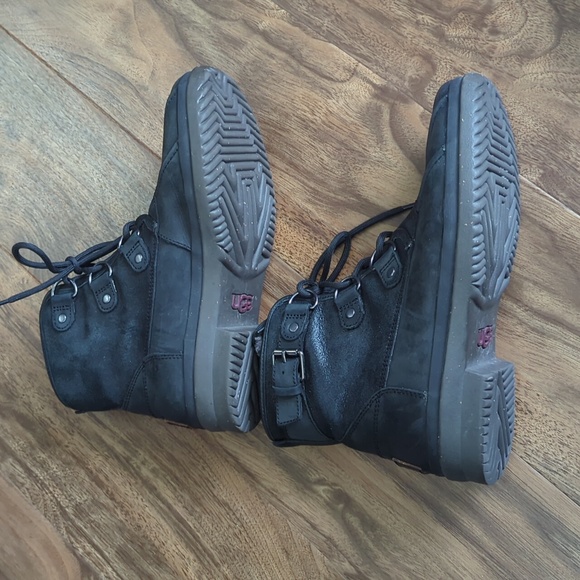 UGG Black Waterpoof Boots Cecile - Picture 5 of 9